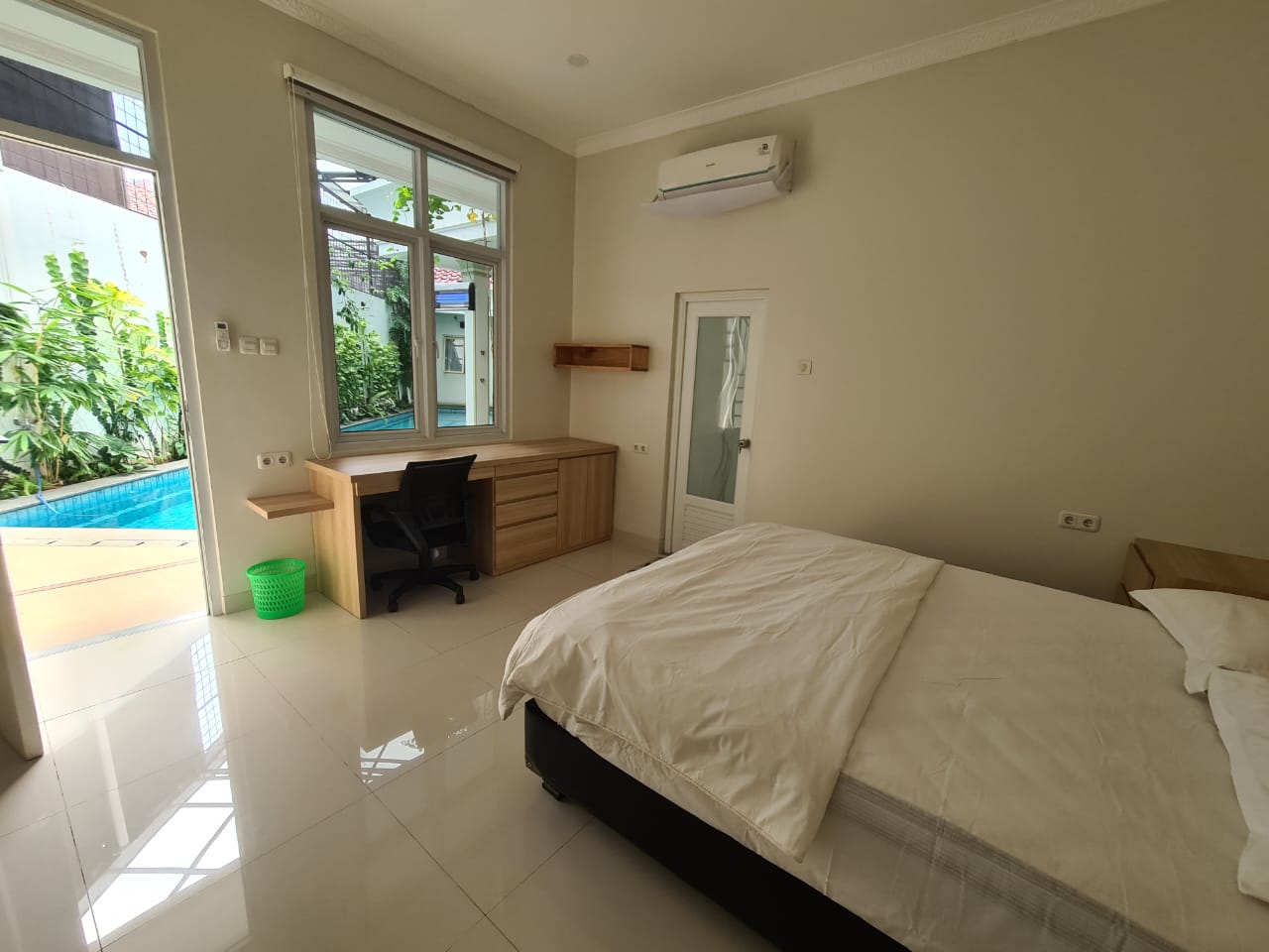 Rumah Disewakan Fully Furnished di Taman Beverly Lippo Cikarang